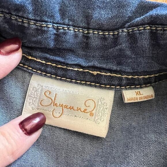 Shyanne, snap-down, sleeveless, denim, women's size XL shirt - Picture 8 of 8